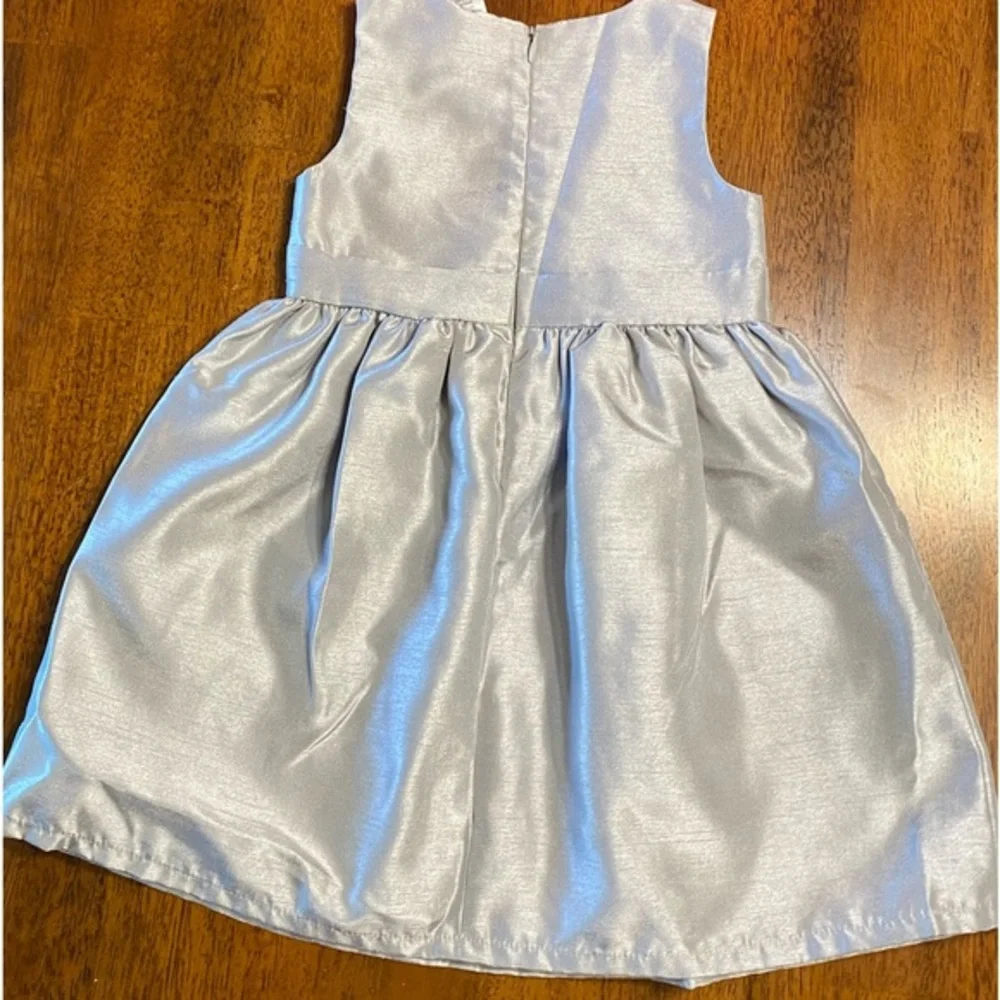 Gymboree silver-shiny sleeveless dress. Size‎ 2T.